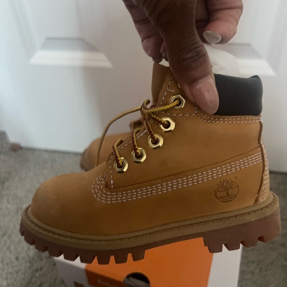 Timberland boot construction style barely worn. - Picture 2 of 4